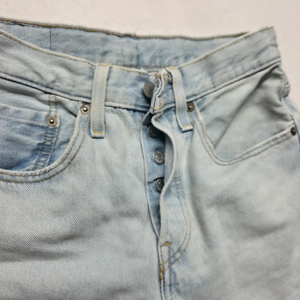 Levi's 501 Buttonfly Men's Denim Light Wash Jean Shorts Size 26 (26X6)
